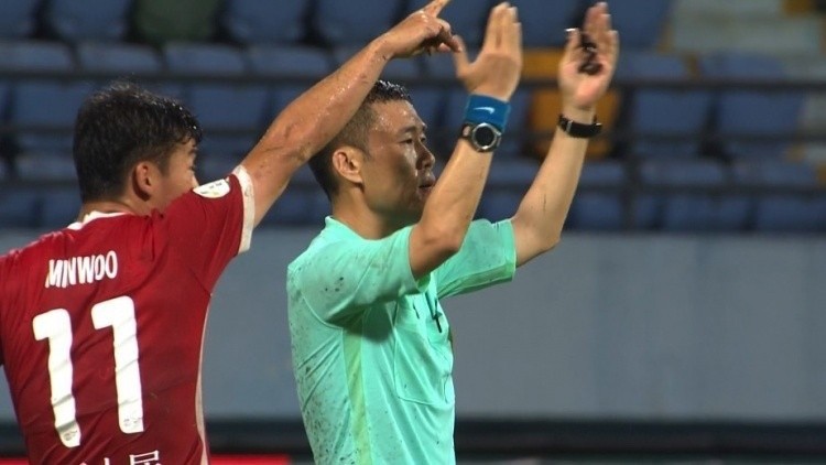  科隆门将超神发挥，单场三次扑点创历史  